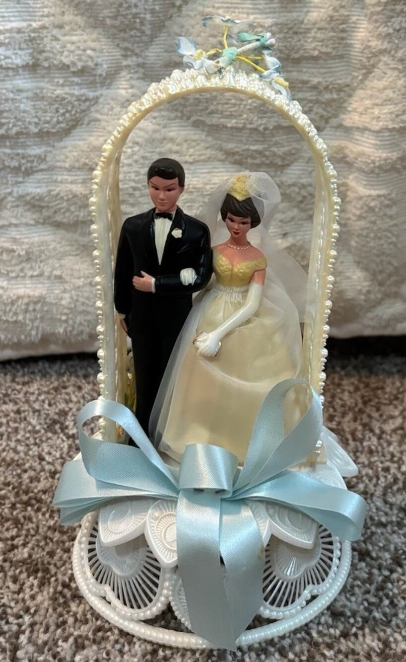 Vintage Bride & Groom Wedding Cake Topper Figurine Lace Arch Plastic